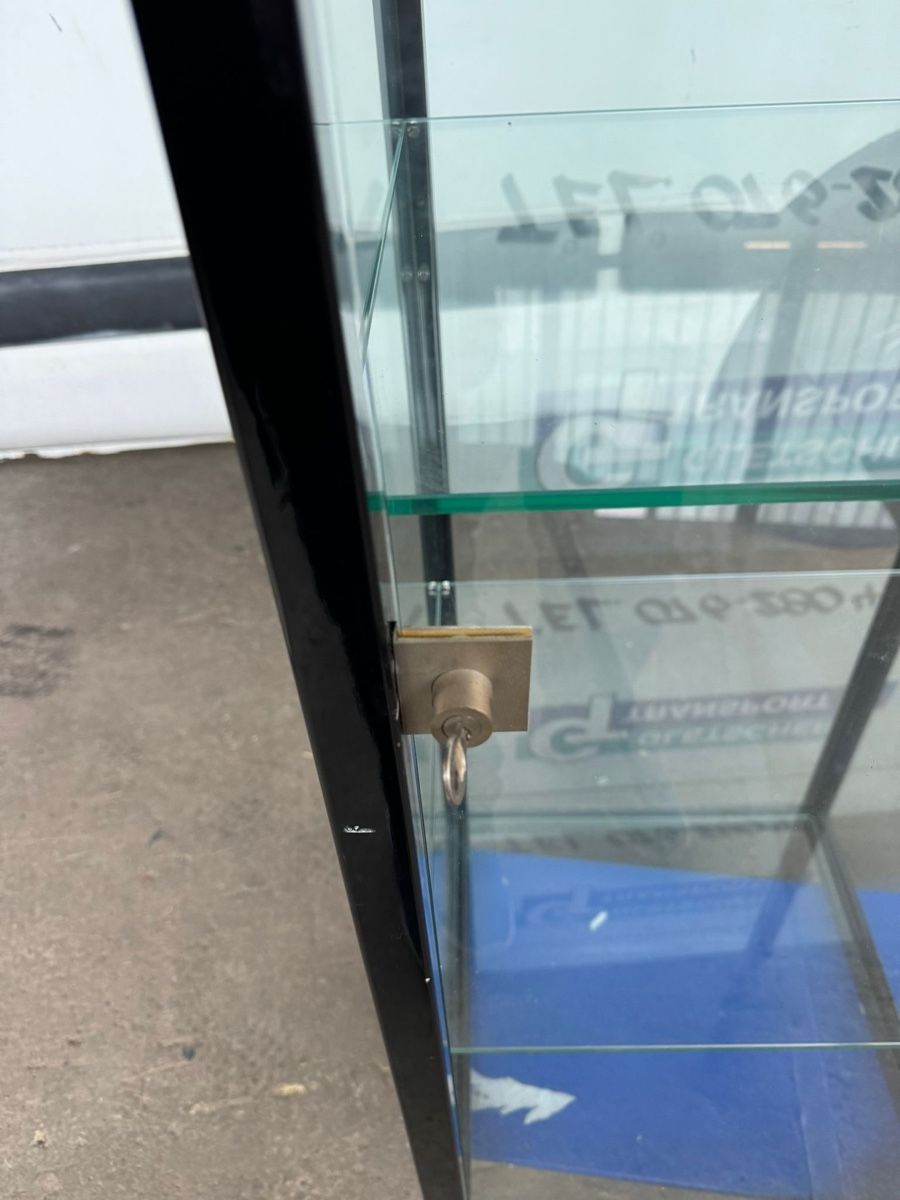 Vitrinen: Massive Vitrine – Gebraucht aus Bütschwil von sof_p98b 1