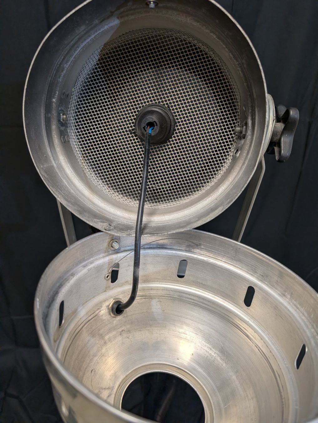 Lampade: Industrial Scheinwerfer D.T.S. PAR 64 auf Stativ Bastler – Usato da Wiezikon b.Sirnach venduto da Romsche 7