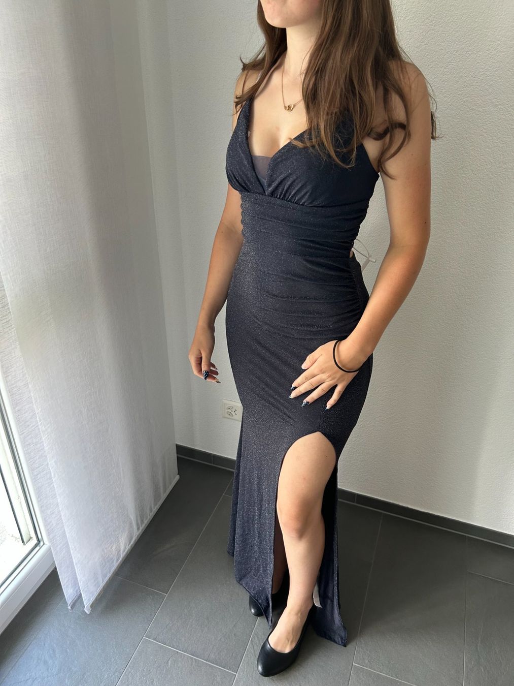 Robes: Elegantes dunkelblaues Abendkleid Grösse M – Neuf (Voir description) à Wiezikon b.Sirnach par Asti75