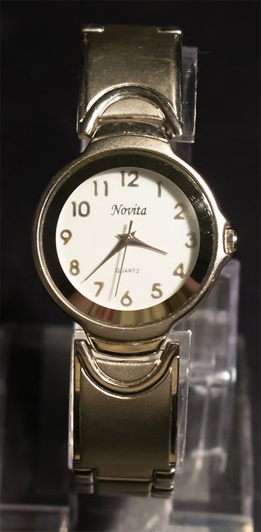 Montre Femme -Belle montre à quartz étoilée en acier inoxydable