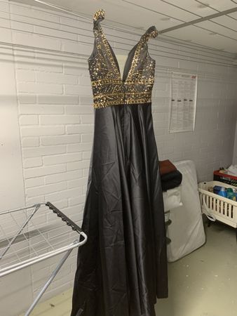 Schwarzes Abendkleid mit goldenen Details, Grösse 38/S
