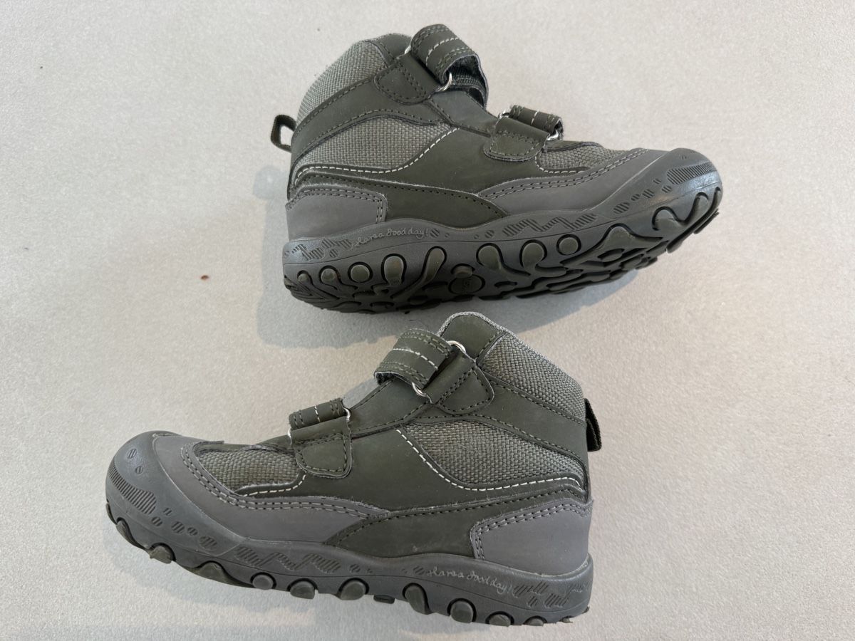 Scarpe per ragazzi: Kinderschuhe Grösse 27 – Usato da Bonaduz venduto da lut_6rts 2