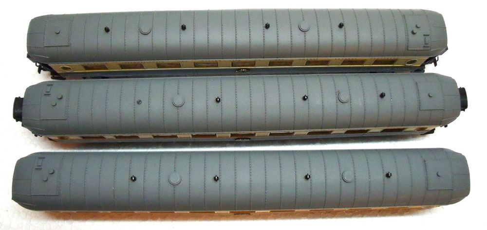 LOT BOITES ET wagons train miniature (25412) EUR 59,00 - FR