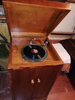 meuble gramophone.