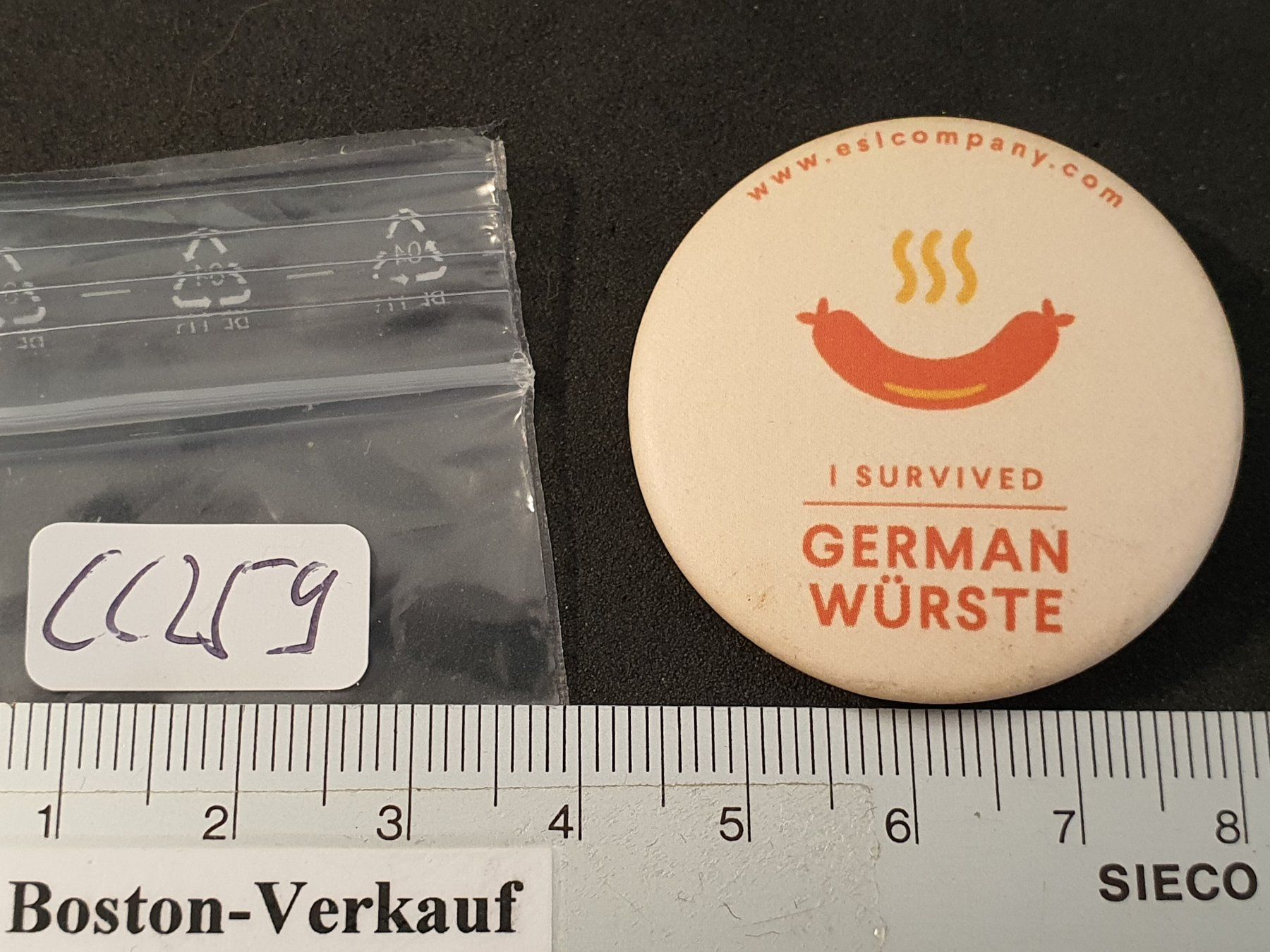 Plaketten & Abzeichen: CC259 - Pin /Button - German Würste – Gebraucht aus Reinach BL von Boston-Verkauf