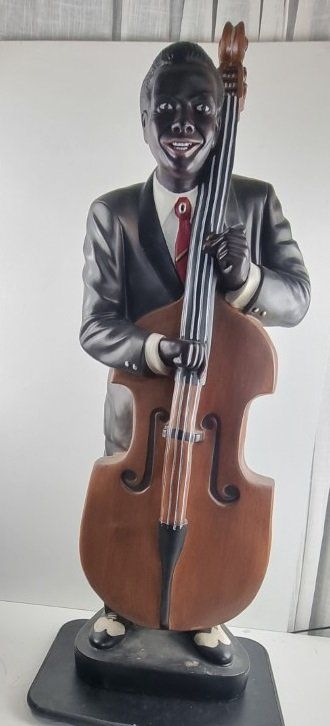 Statuette: Dunkelhäutiger Jazz Player mit Kontrabass – Usato da Flums venduto da Flumsantik