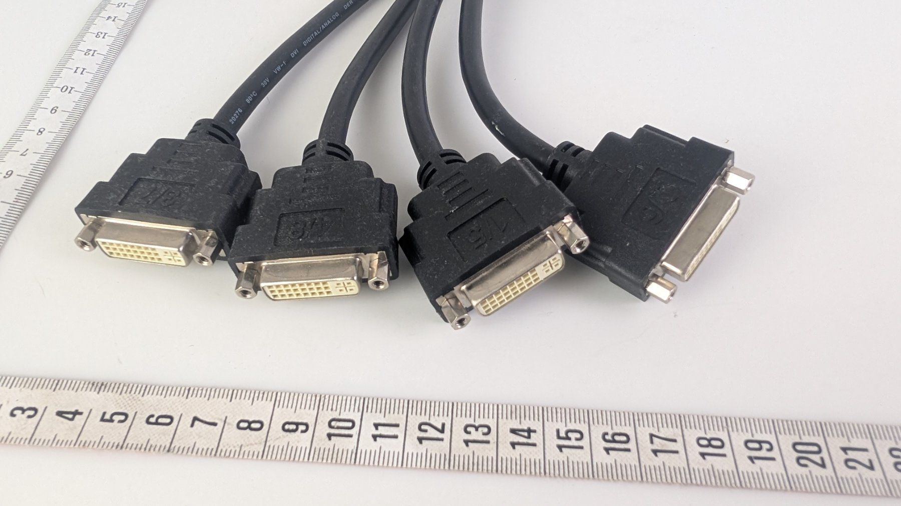 Cavi: Y-Kabel VGA auf 4x VGA – Usato da Zürich venduto da axolottchen 5