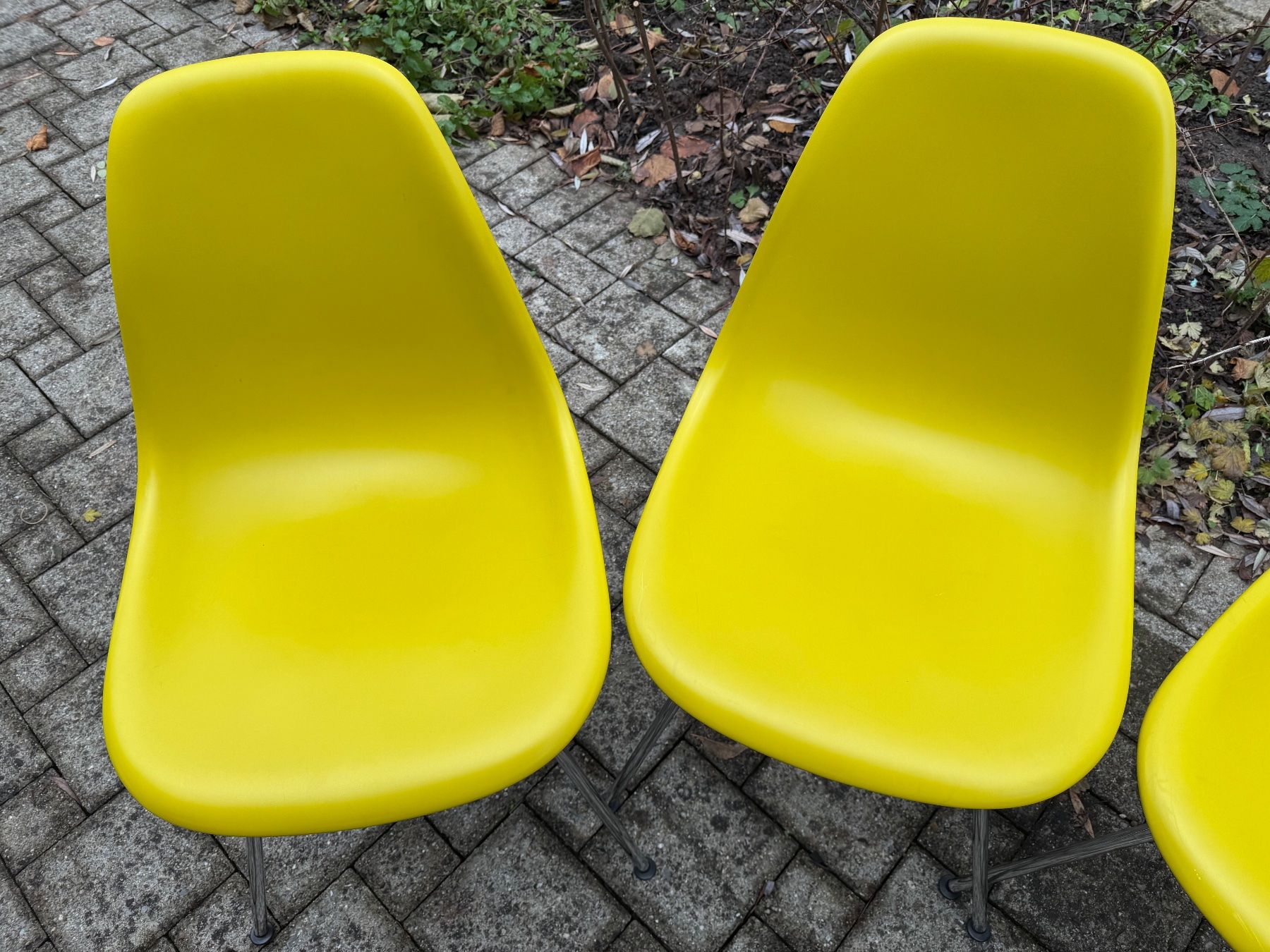 Vitra Sedie: 6er Set Vitra Eames Plastic Chairs in Gelb – Usato da Magden venduto da Mika66 2