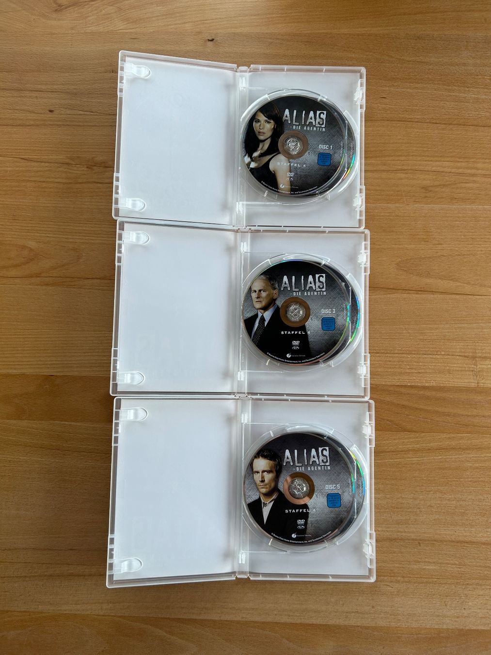 Alle DVDs: ALIAS Die Agentin (komplette Staffel 4) – Gebraucht aus Grosswangen von che_gr 2