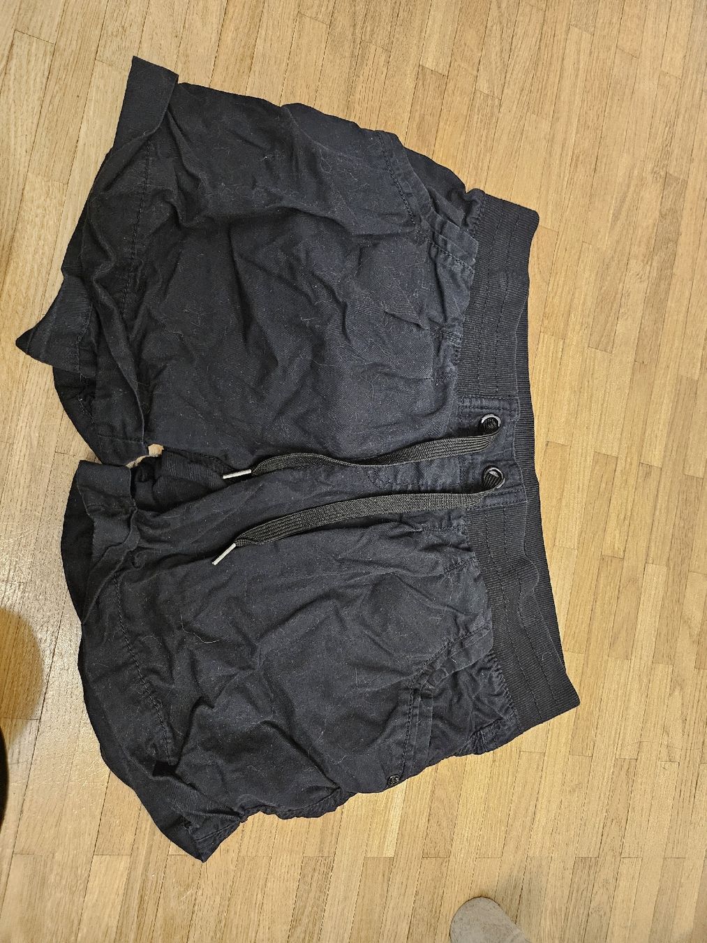 C&A Pantaloni: petit short noir – Nuovo (secondo la descrizione) da La Tour-de-Peilz venduto da mar_2r26
