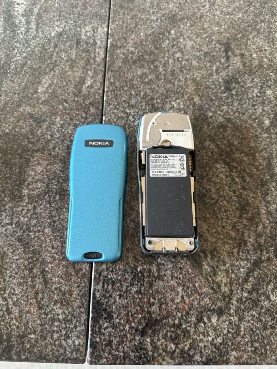 Nokia Portables: NOKIA 3210 – Défectueux à winterthur par WINTERTHUR53 1