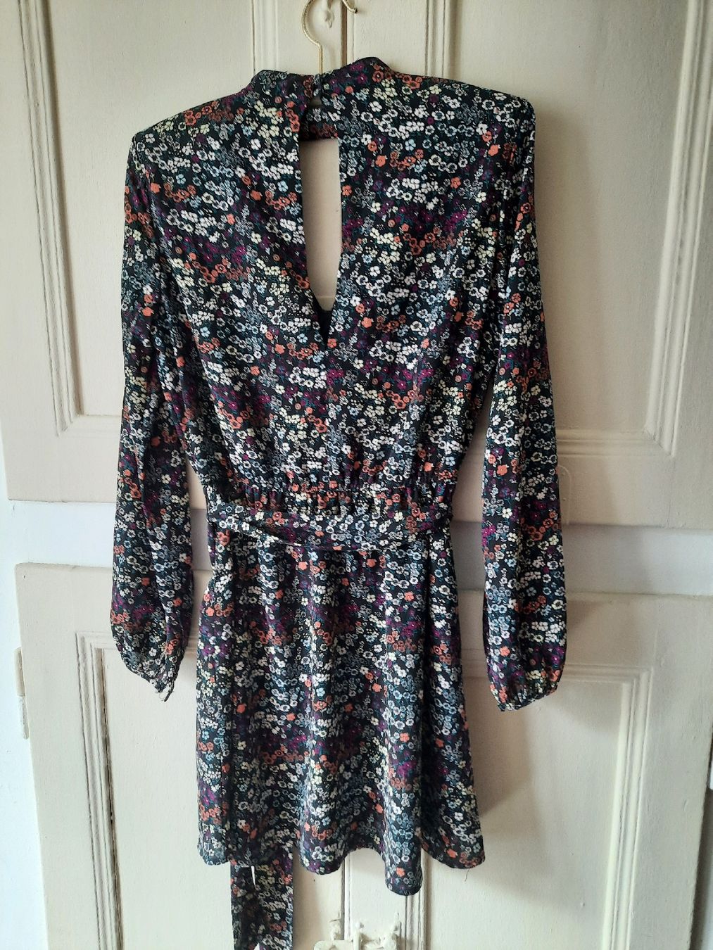 Vestiti: Robe à fleur avec ouverture devant et derrière – Usato da La Chaux-de-Fonds venduto da cel_k2b7 6