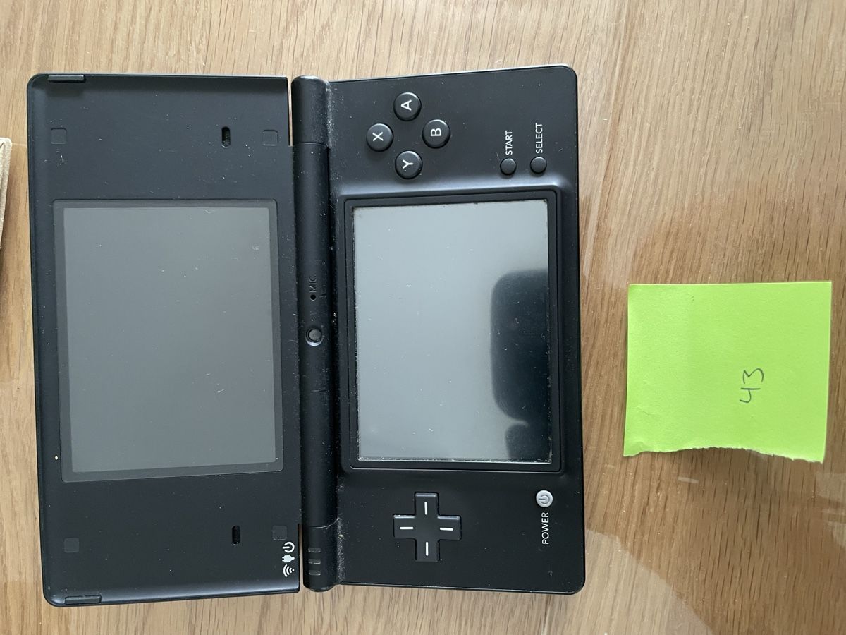 Nintendo Console: Nintendo DSi Konsole Schwarz, – Usato da Bazenheid venduto da Toni0141