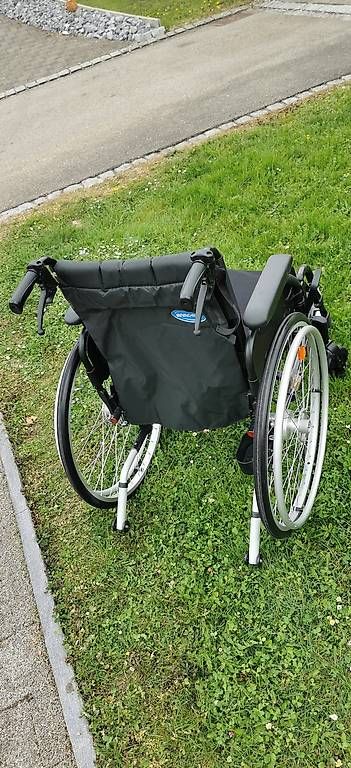 Sedie a rotelle: Invacare Action 3 Rollstuhl – Usato da Hindelbank venduto da Hibaho 3