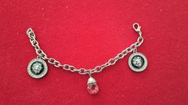 bracelet avec breloques lion