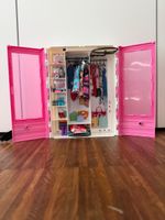 Barbie Kleiderschrank mit Zubehör, sehr guter Zustand