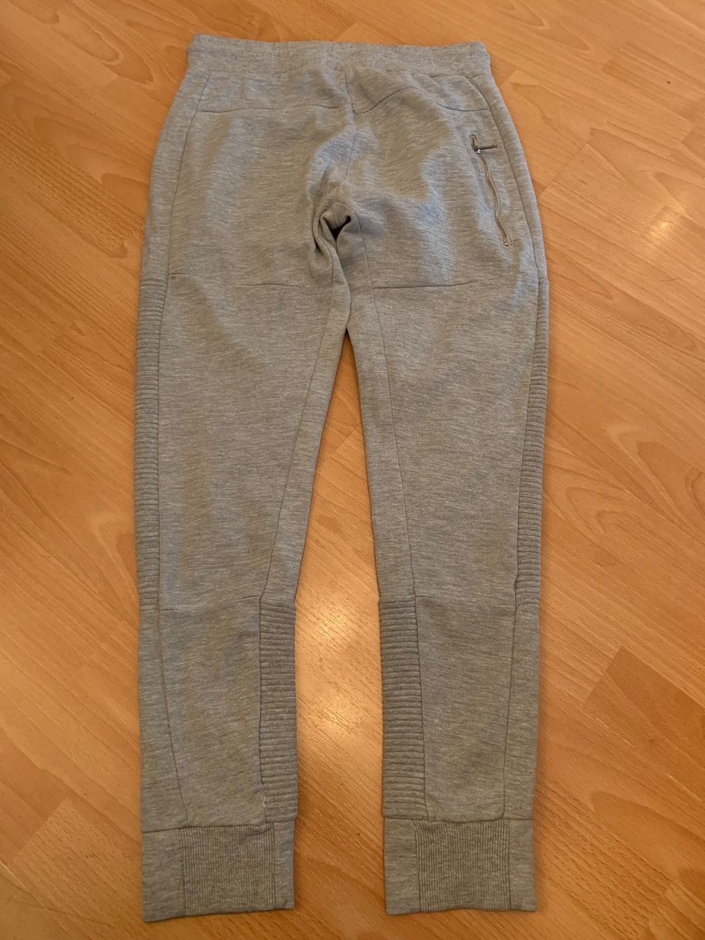 Pantaloni: Pantalon de jogging gris Zara t. S – Usato da MEYRIN venduto da Gwendo10 1