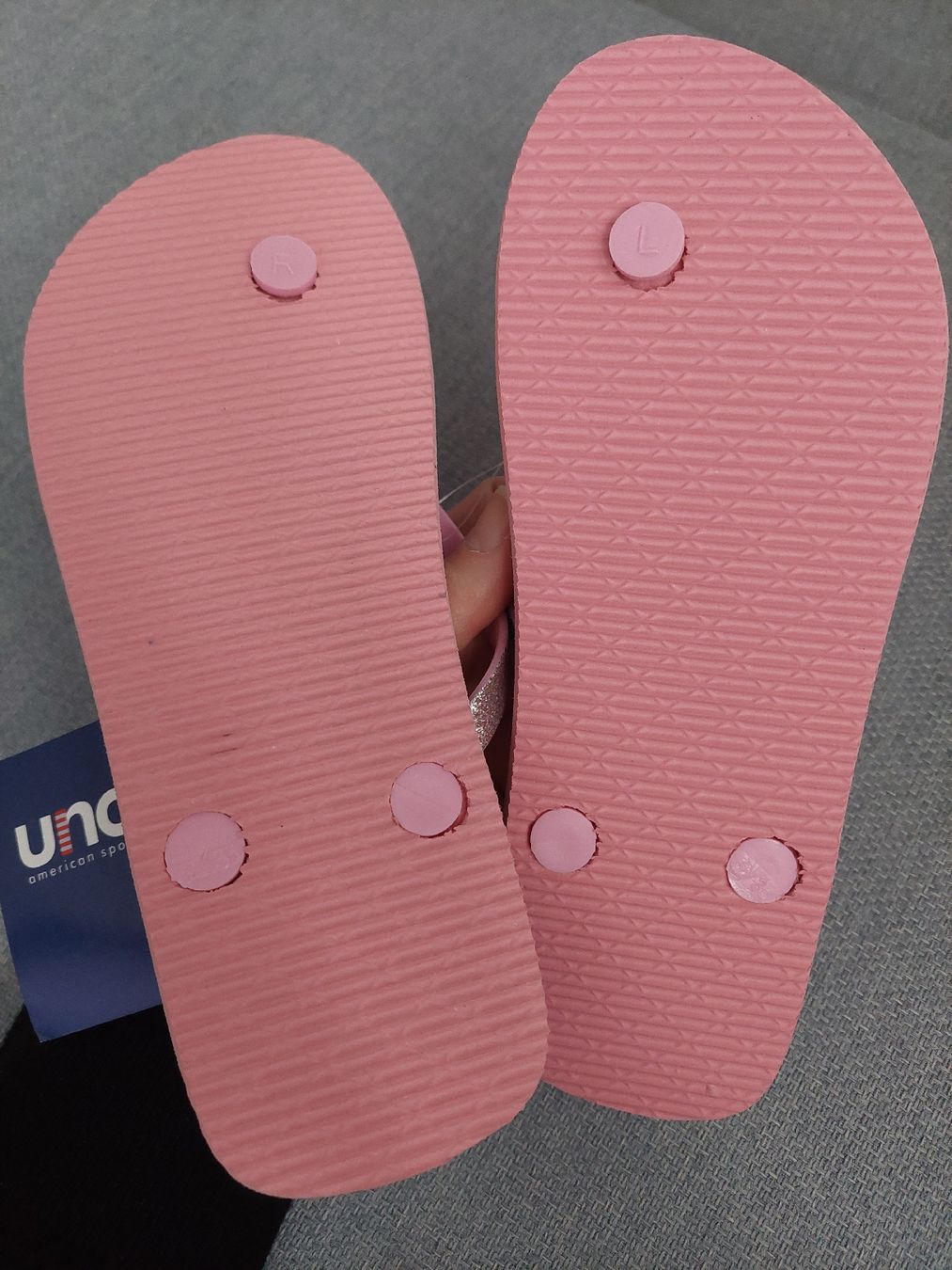 Schuhe für Mädchen: Neu! Süsse Mädchen Flip Flops Gr. 33 – Neu und originalverpackt aus Flims Dorf von Truemorish 1