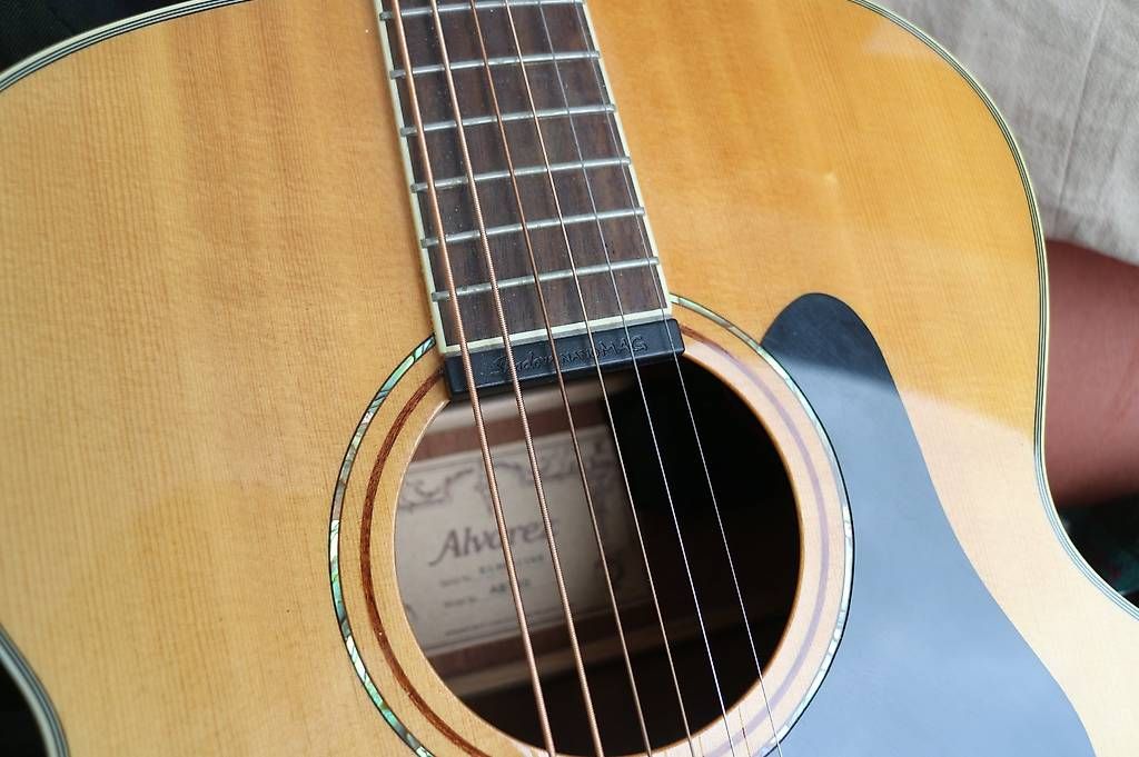Strumenti musicali: Alvarez Baritone+ pickup +case – Usato da Loco venduto da cardinal02 1