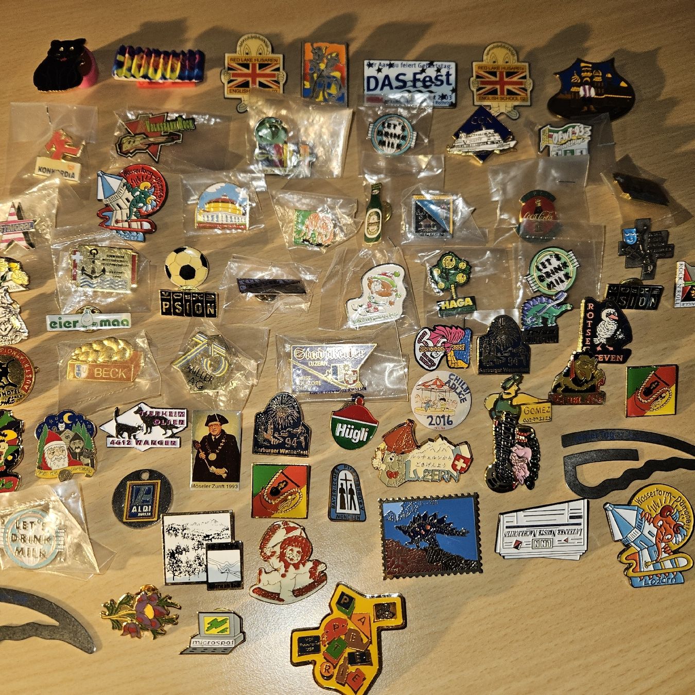 Swiss Placchette & Badge: Pins Sammlung Anstecker Konvolut Werbung Schweiz – Usato da Kriens venduto da gra_fhn7 7