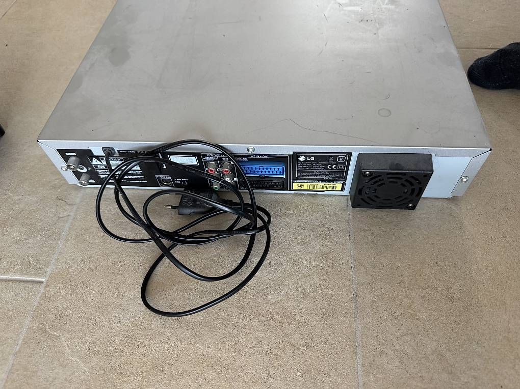 LG Sistemi audio & multimediali: DVD und Videokassettenplayer – Usato da Sirnach venduto da ranngo7 1