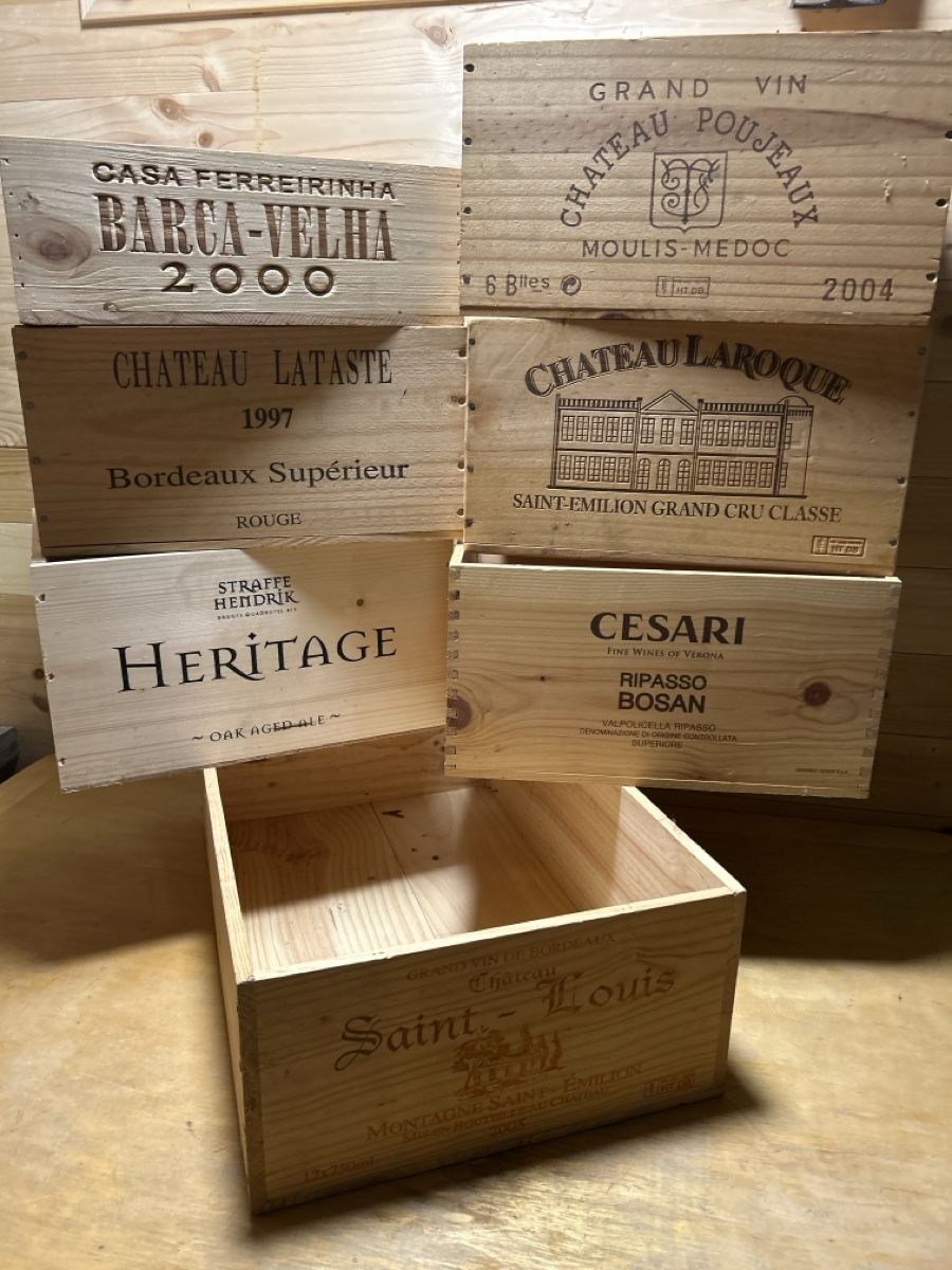Altro: Caisses en bois de vin  – Usato da Corcelles NE venduto da Avossouhaits