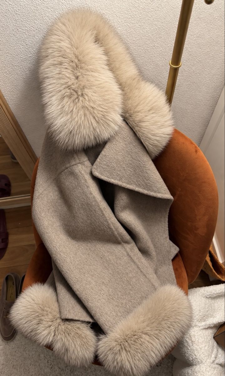 Manteaux: Fur coat – Neuf (Voir description) à Versoix par actlfm