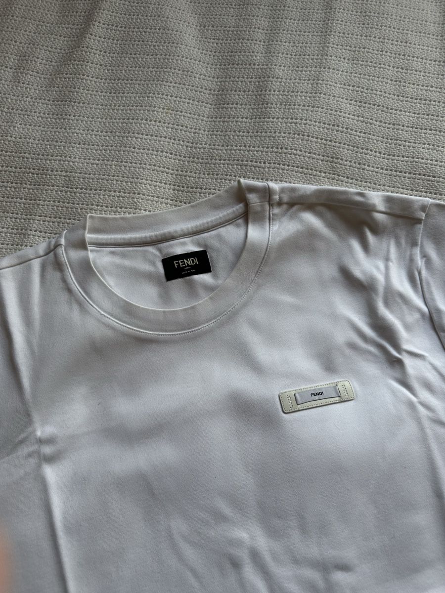 Fendi T-shirts: Fendi T-Shirt – D'occasion à Vaduz par whitepalmtree