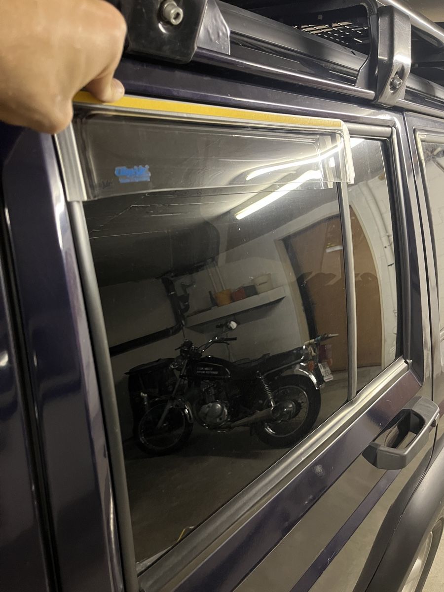 Jeep Alle Ersatzteile: ClimAir Windabweiser Cherokee XJ, Fenster hinten – Neu und originalverpackt aus Grabserberg von qui_97yy 1