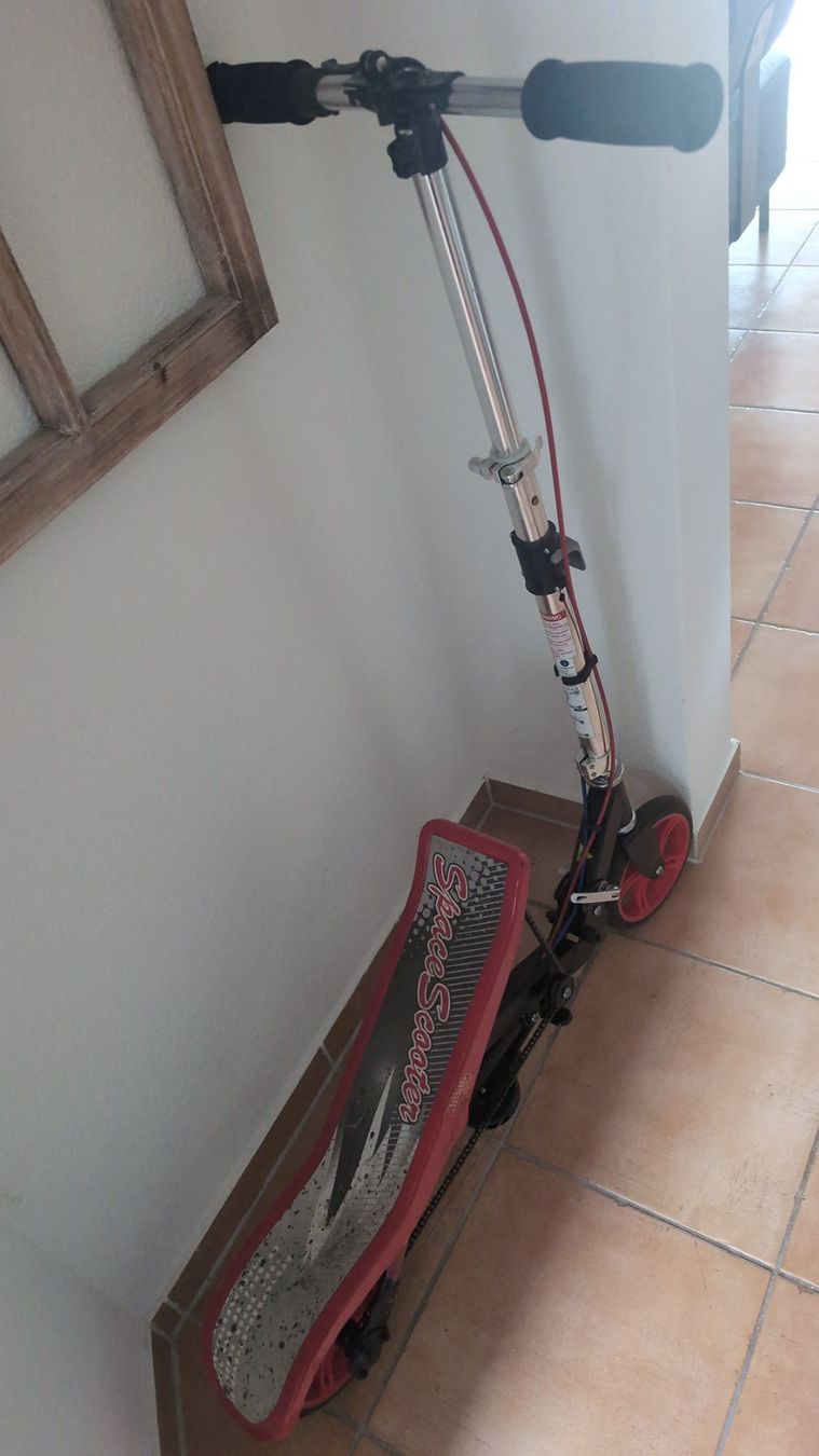 Scooter: Space Scooter / Trottinett – Usato da Würenlos venduto da Wentta 1