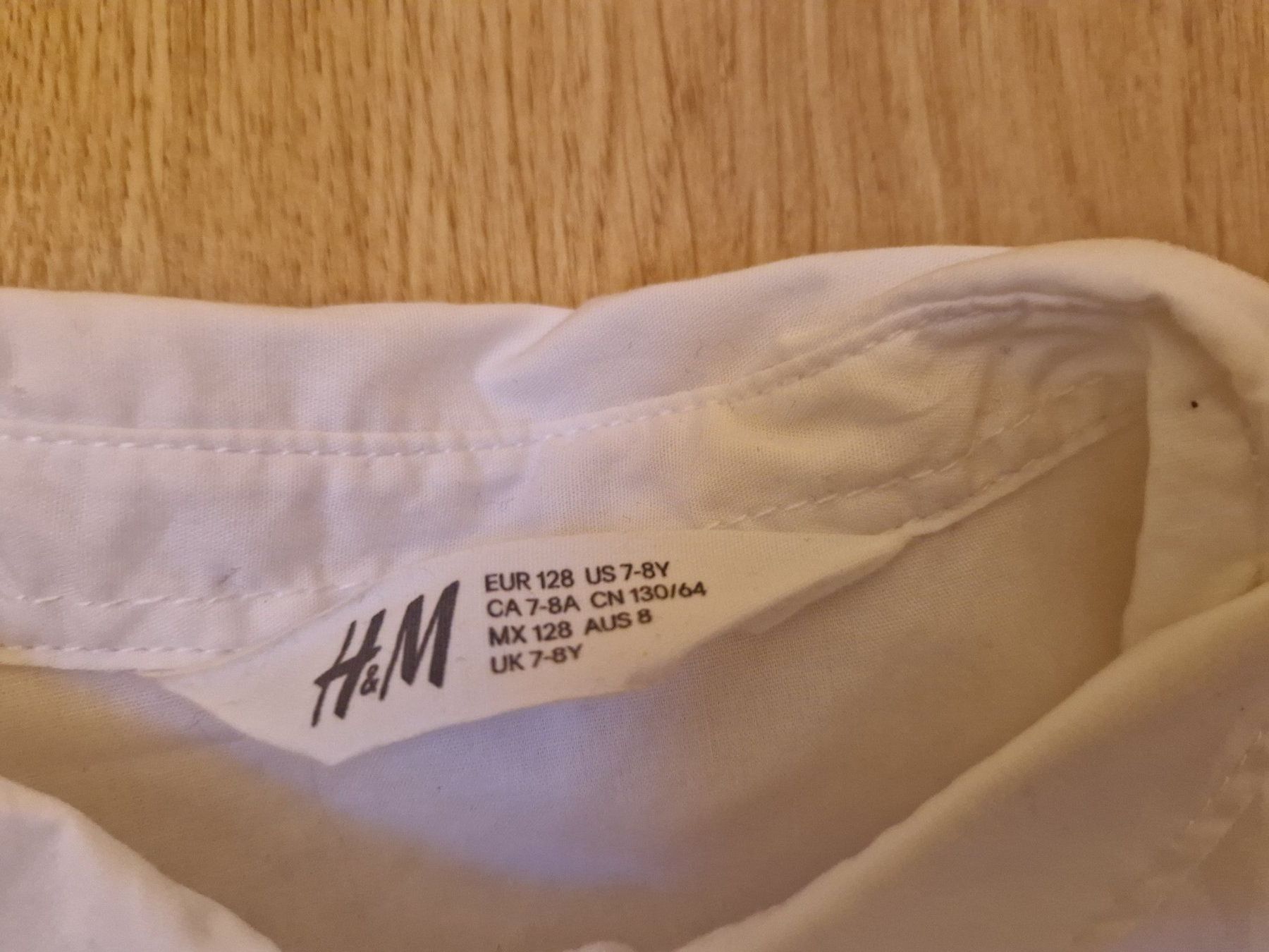 H&M Hemden, T-Shirts & Polos: Weisses Hemd kurzarm 128 – Gebraucht aus Giswil von monimaus08 1