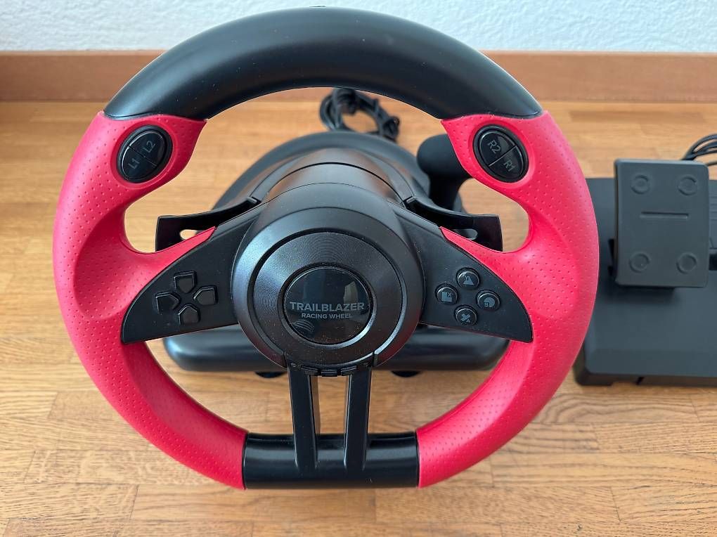 Controller: Volant et pédale – Usato da Orbe venduto da Ilan24 1