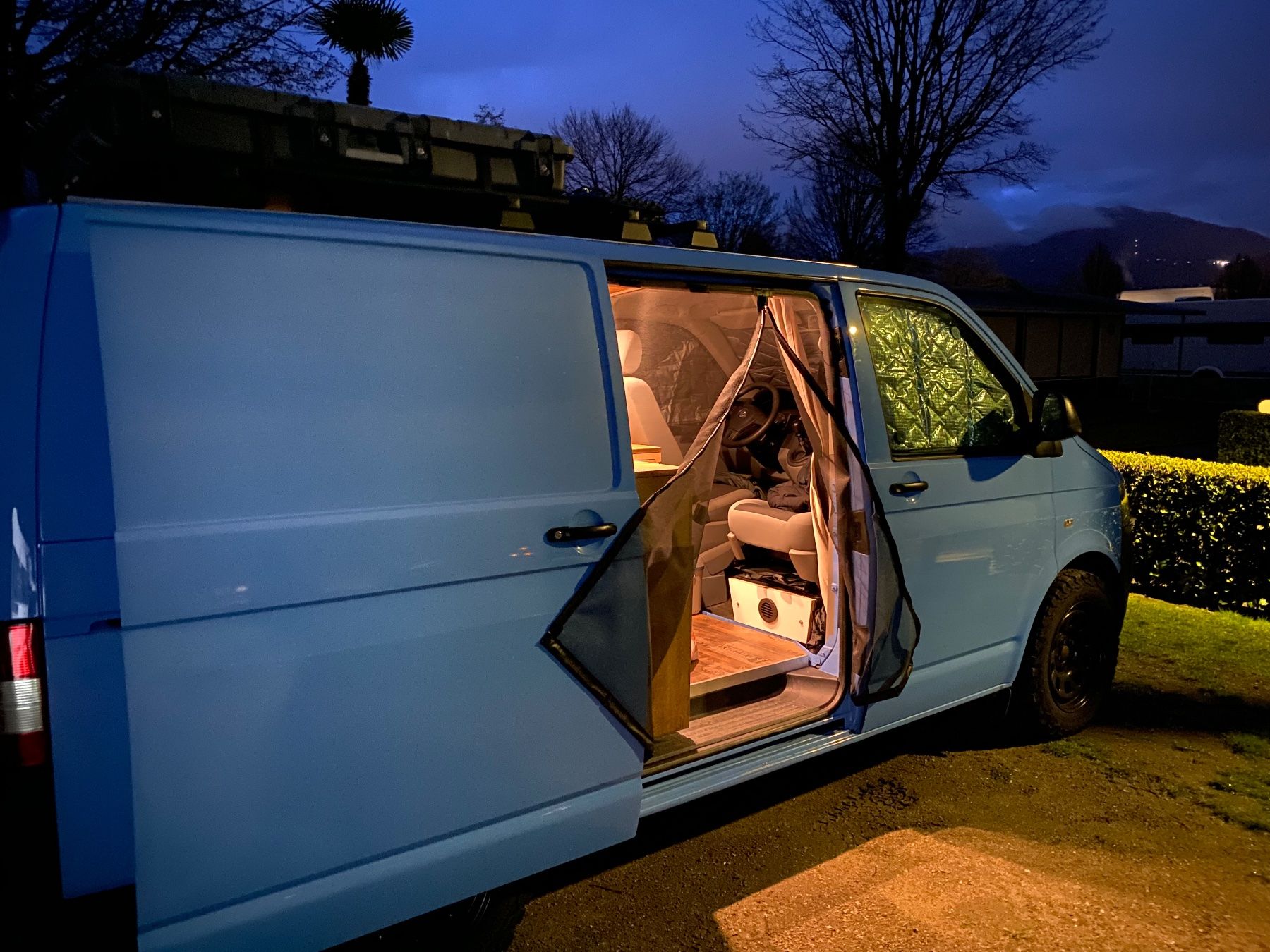 VW Veicoli da campeggio: VW T5 Transporter Camper Ausbau – Usato da Unterägeri venduto da bas_rz62 7