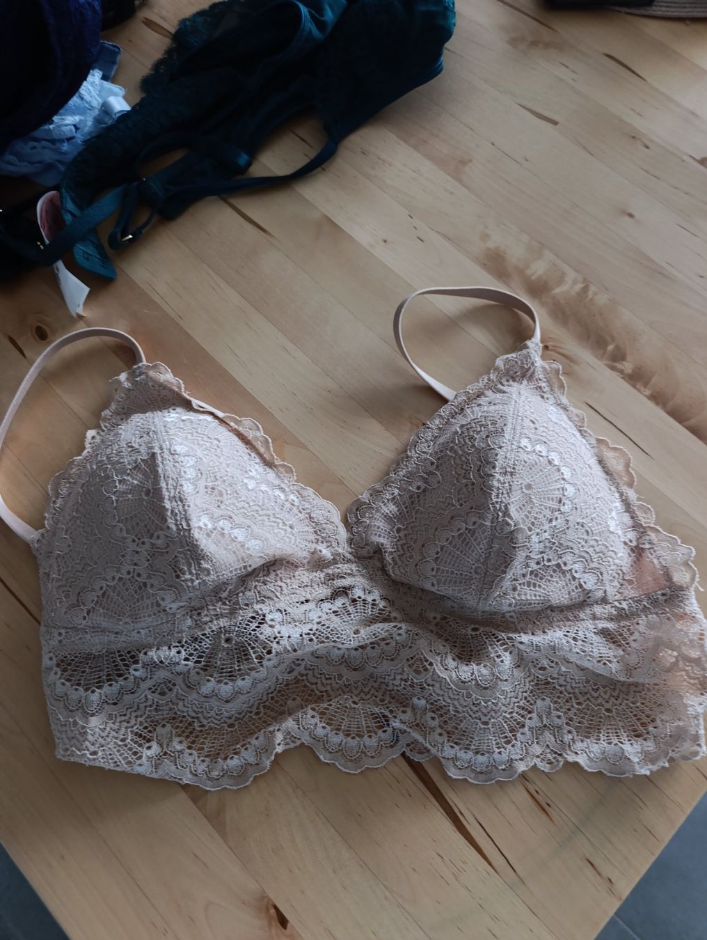H&M Altra biancheria intima: Bralettes et triangle dentelle 85b – Nuovo (secondo la descrizione) da Fribourg venduto da del_hp6t