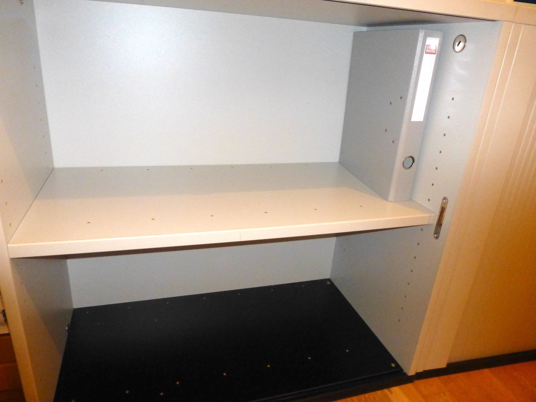 Armadi: TOP Lateralschrank grau – Usato da Würenlos venduto da Sweet_lies 1