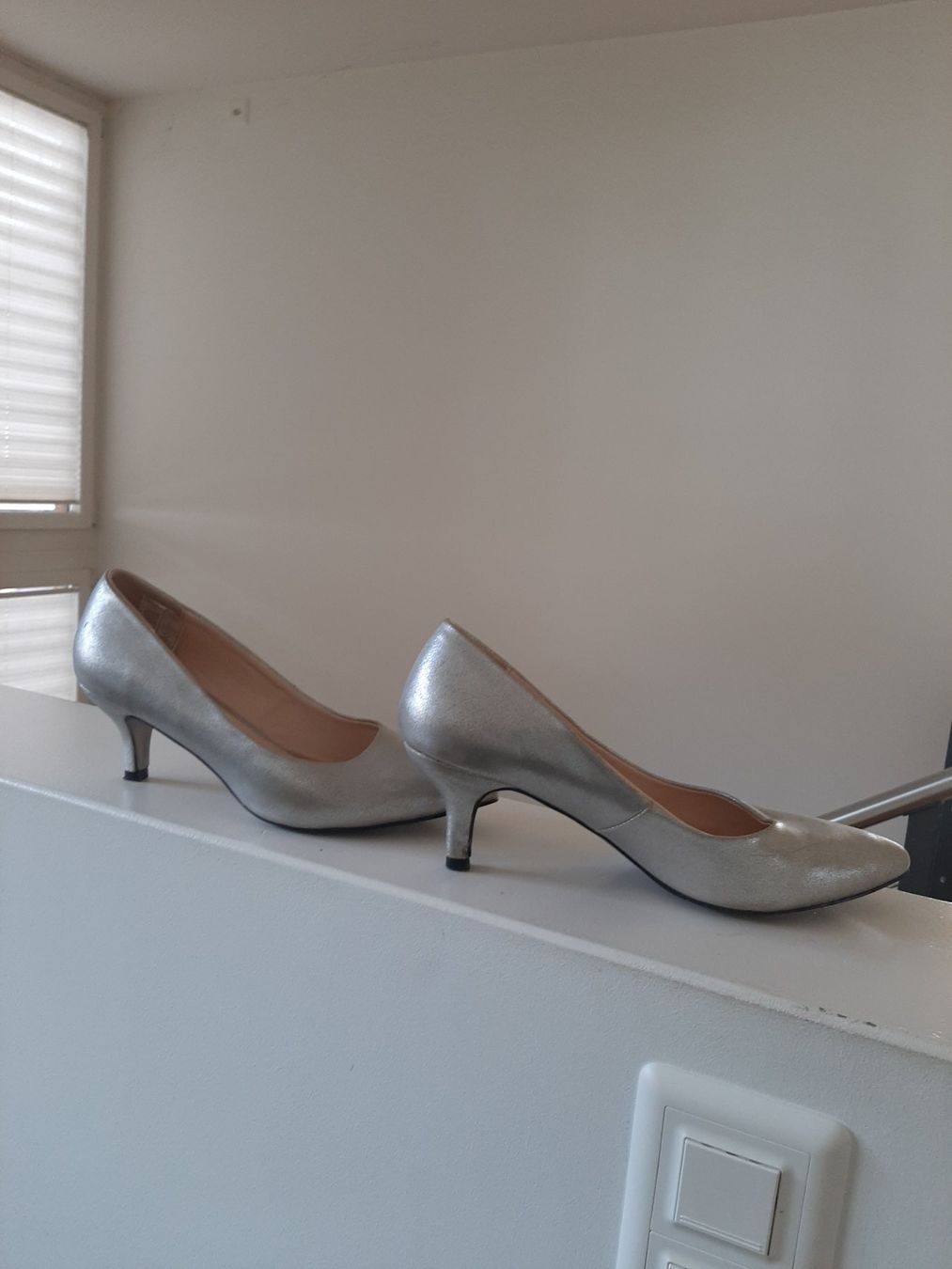 Damenschuhe: Damen-Schuh silber Gr. 40 mit 6cm-Absatz – Neu (gemäss Beschreibung) aus Zürich von Mr.Dachboden