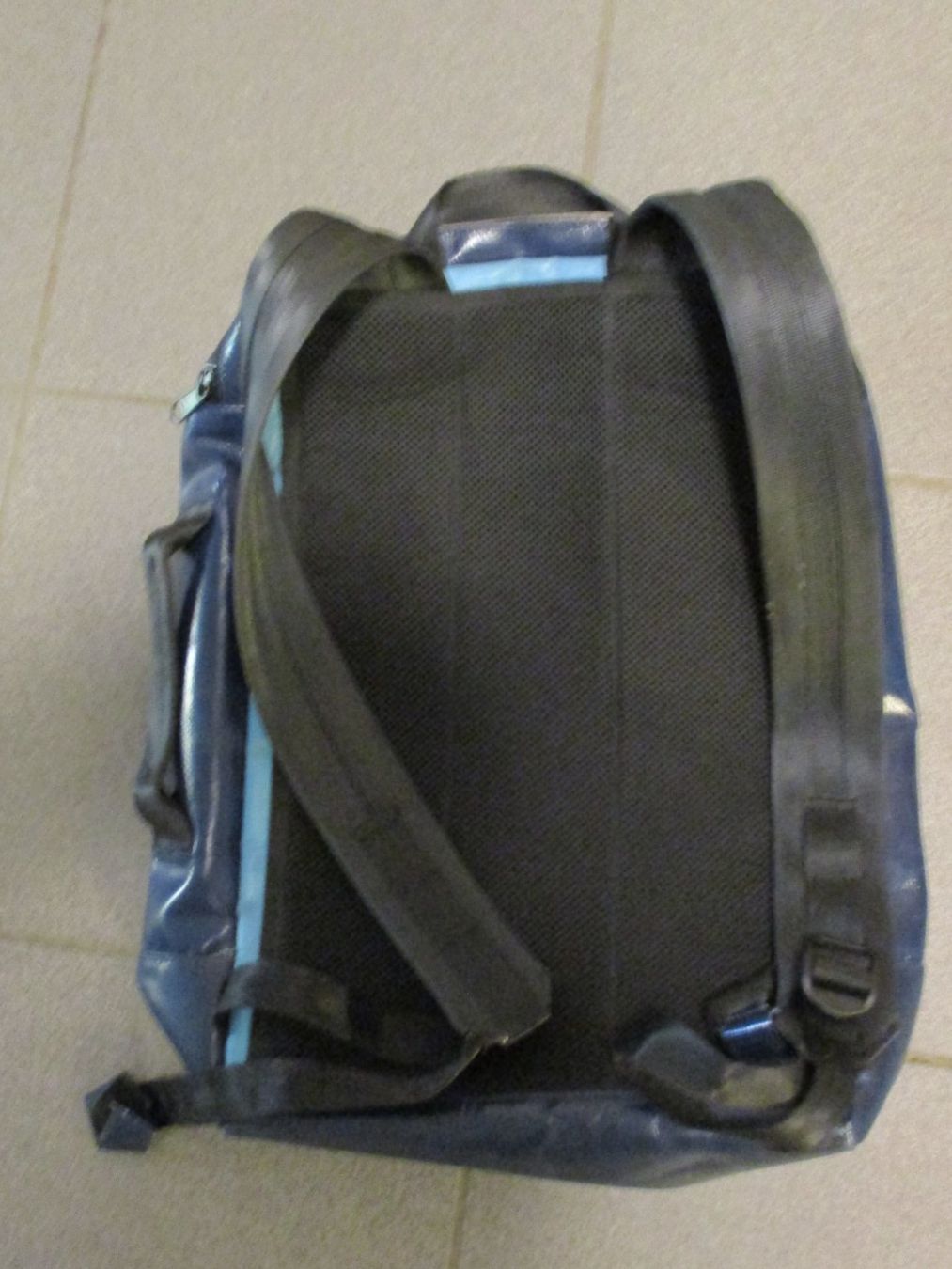 Freitag Rucksäcke: Sac à dos FREITAG bleu avec grand "n" blanc – Gebraucht aus La Sarraz von vic_v6kz 3