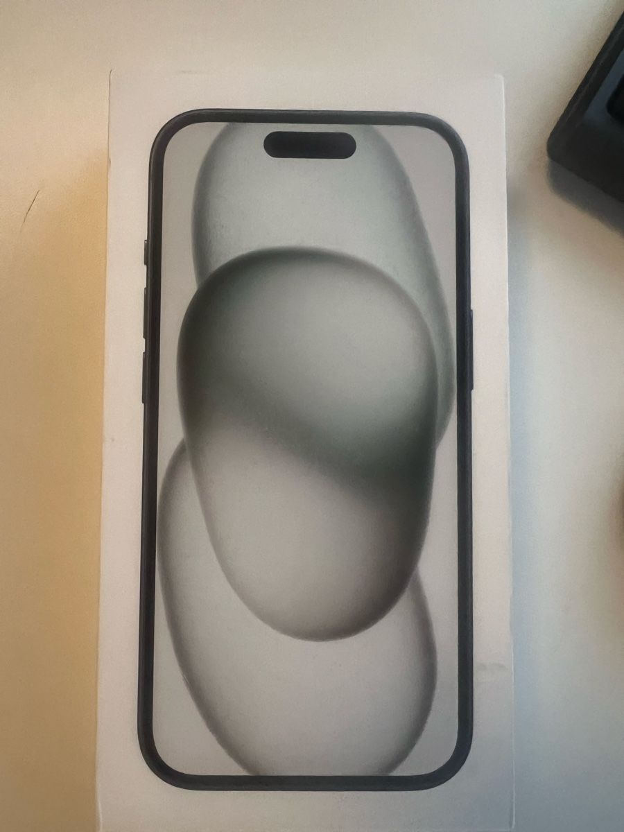 Apple Portables: iPhone 15 schwarz mit Ladekabel 128GB neu – Neuf (Voir description) à Zürich par Susilva 2