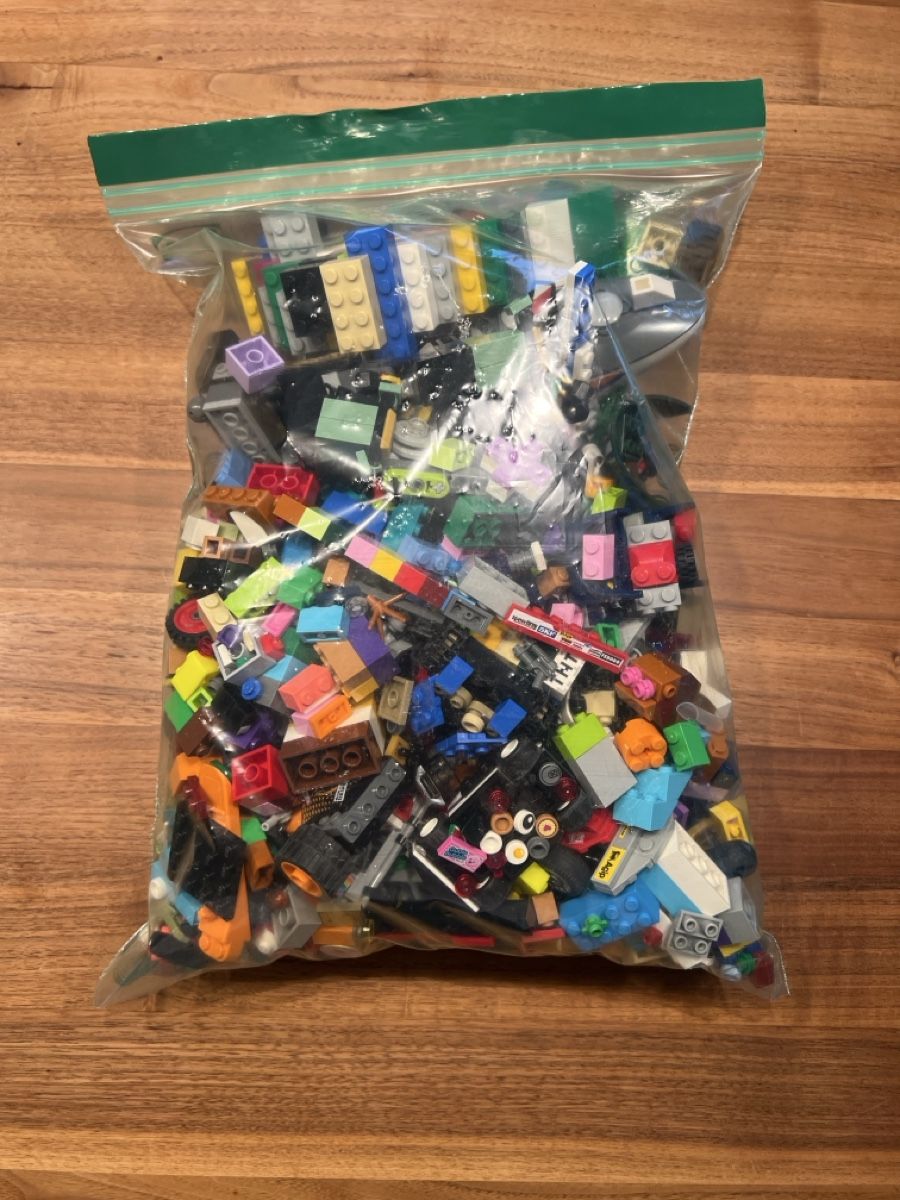 Lego Jeux de construction: Mixed Lego Bricks Bag Assorted Colors – D'occasion à Zürich par JuneBaby12 1