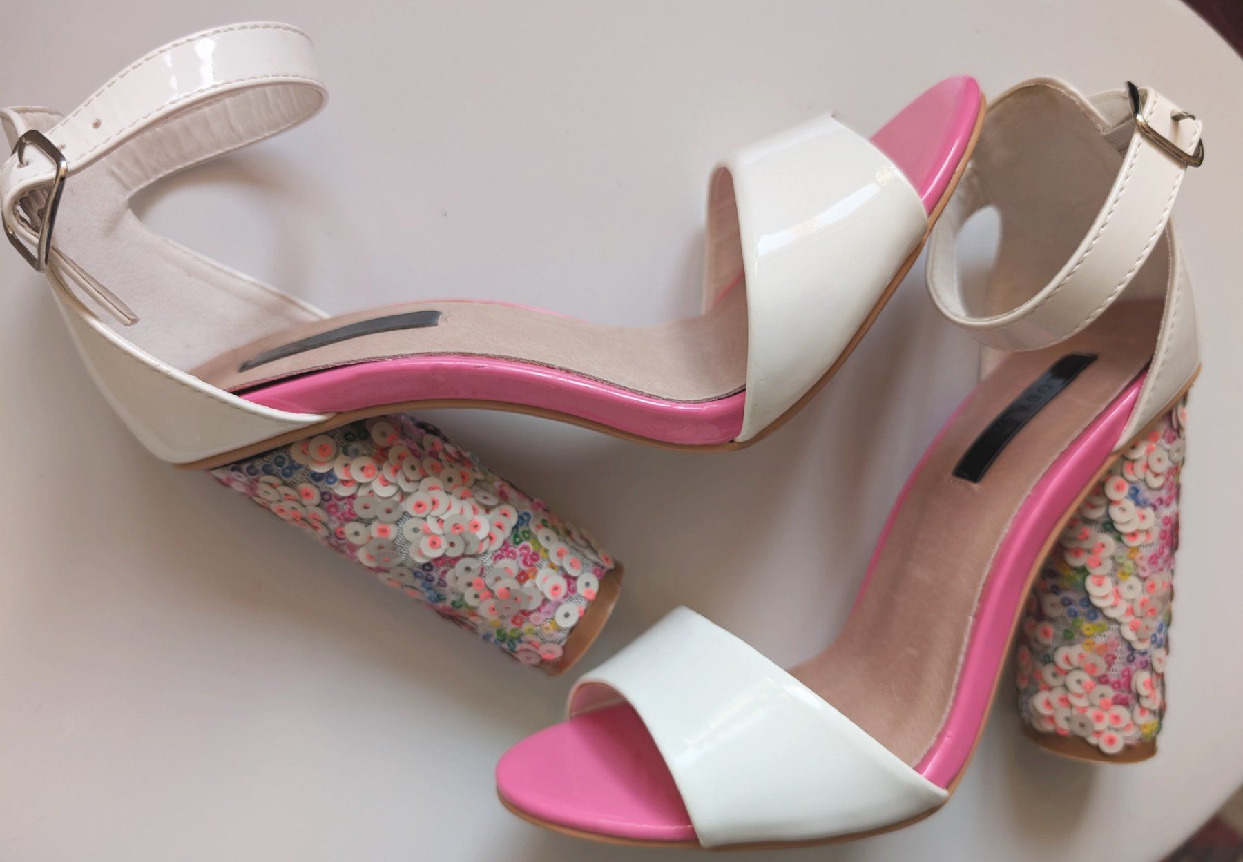 Chaussures femmes: LOST INK : Sandales blanches/roses talon à sequins 36 – Neuf (Voir description) à Petit-Lancy par lilycerise 2