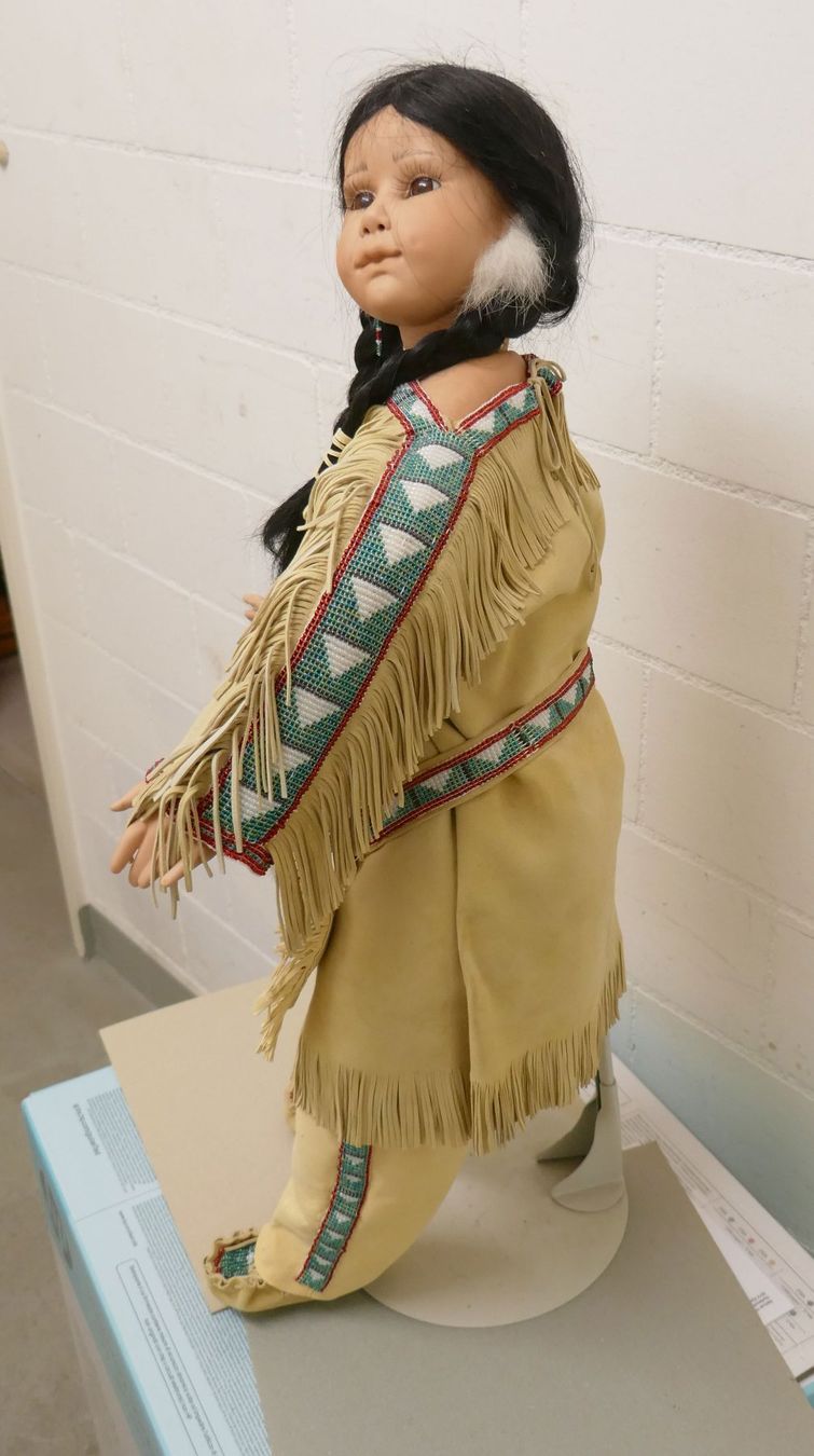 Puppen: Indian Native Puppe (Frau) - 70cm – Gebraucht aus Ehrendingen von Wolfmanjack 1