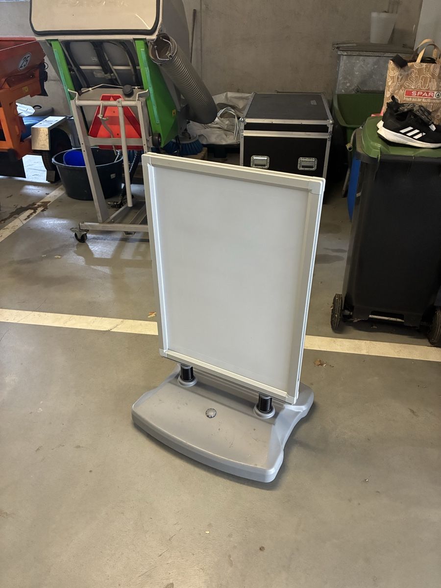 Schilder: A-Board Sign Holder Good Condition – Gebraucht aus Hünenberg von dan_npw9