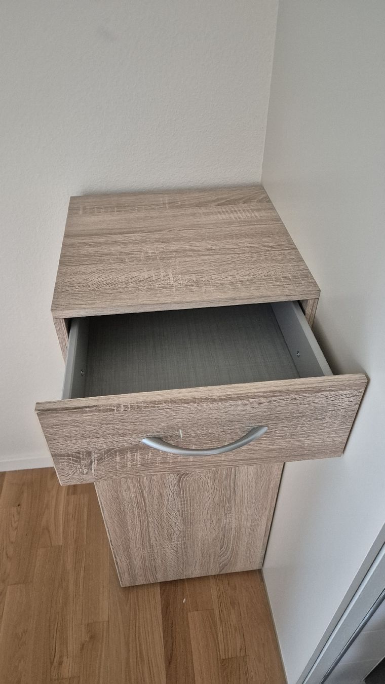 Cassettiere: Oak effect cabinet with drawer and door. 97 cm – Usato da Zürich venduto da ManuelMB 1