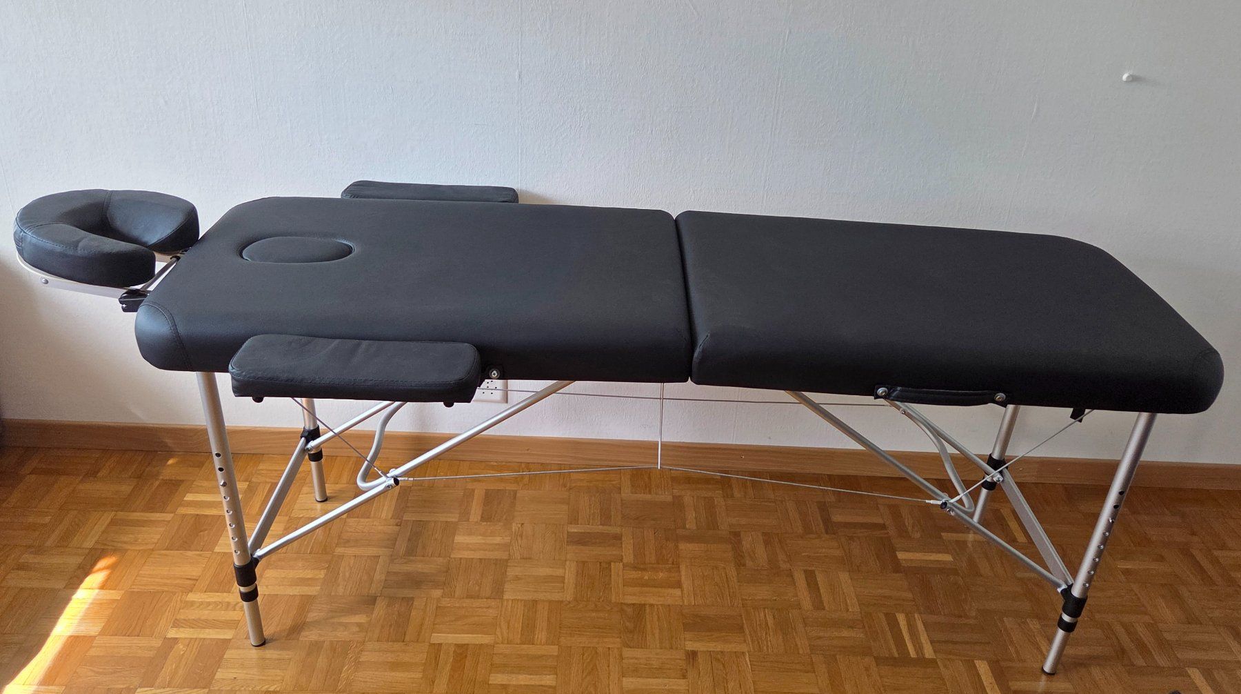 Fauteuils de soin: Table de massage pliante – Neuf avec emballage d'origine à Vevey par sev_nw9m