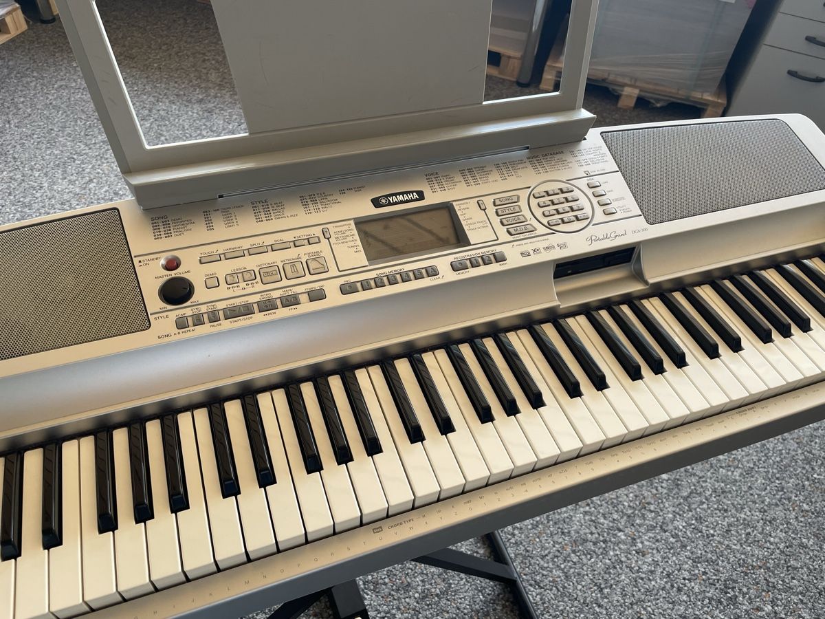 Yamaha Musikinstrumente: Yamaha DGX 300 mit Rucksackhülle – Gebraucht aus Benken SG von johala 2