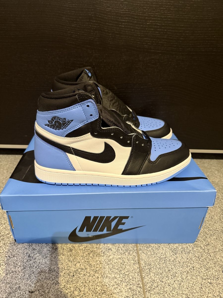 Jordan Chaussures hommes: Jordan 1 Retro High OG UNC Toe Gr. 42.5 – Neuf avec emballage d'origine à Schmerikon par Rafail.w
