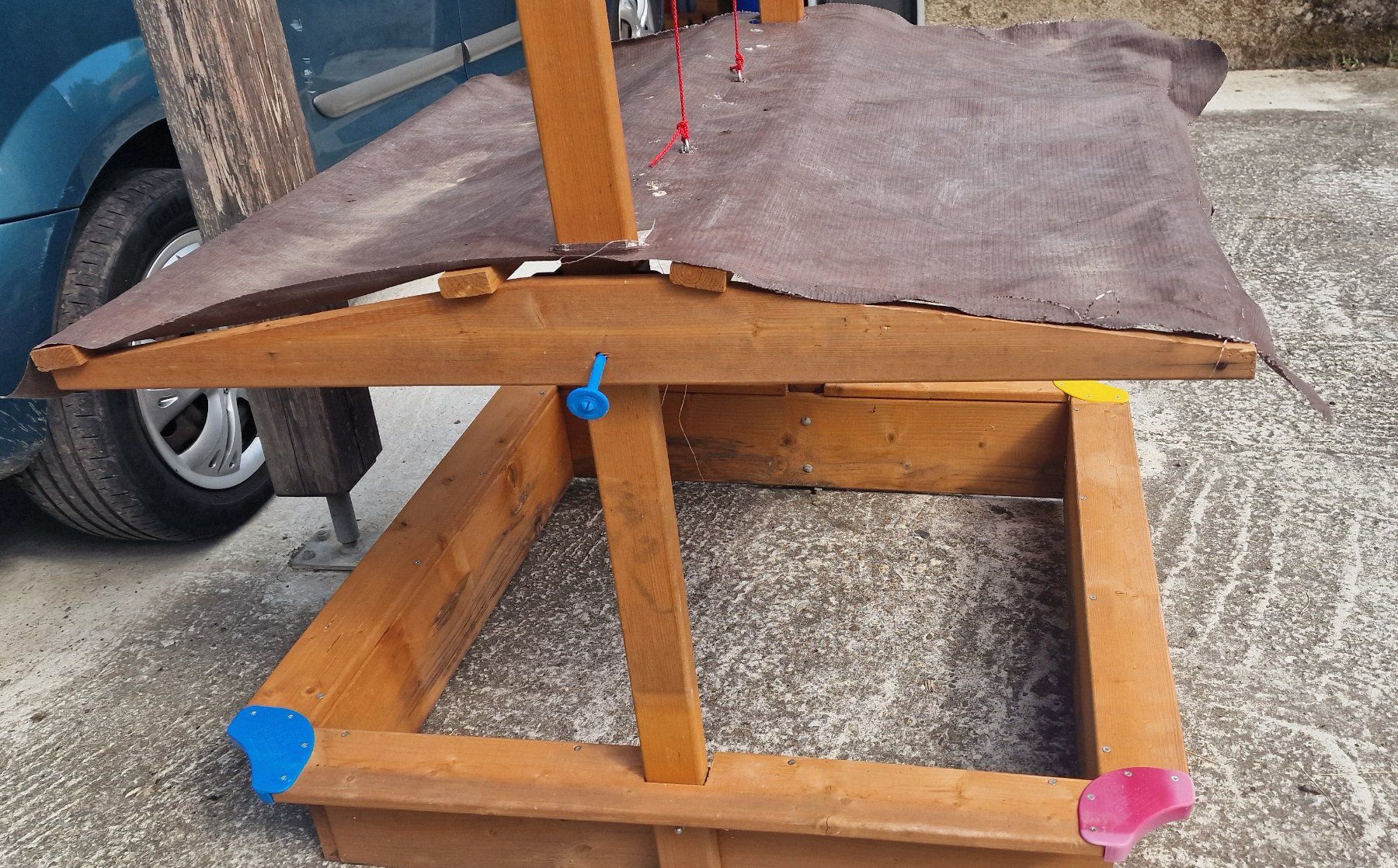 Sabbiera per bambini: sandkasten mit dach – Usato da Fontannen venduto da est_2999 1