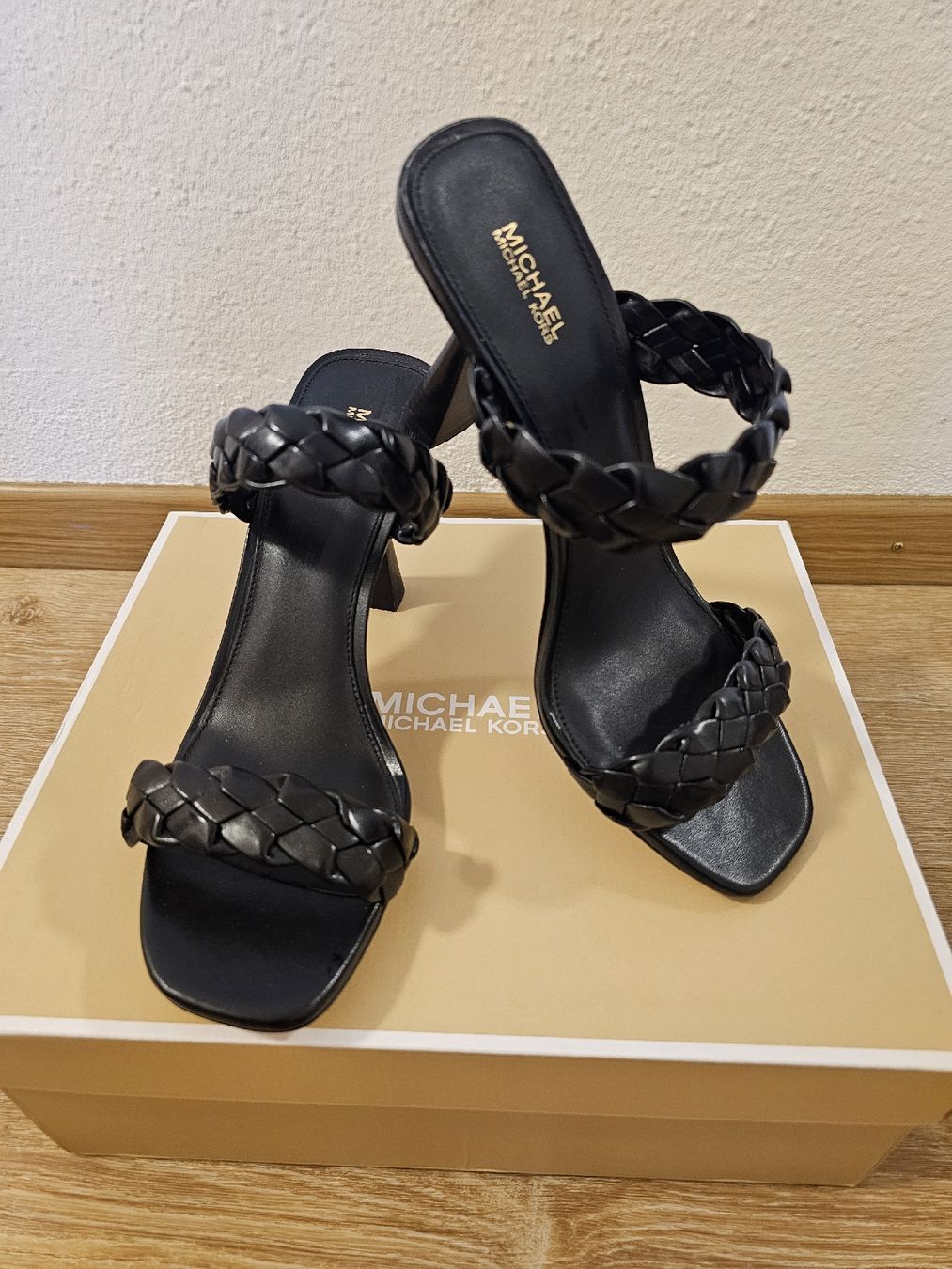 Michael Kors Damenschuhe: Michael Kors Sandale, Echtleder, Schwarz, Gr. 39, Neue – Neu und originalverpackt aus Laufen von Taty007 1
