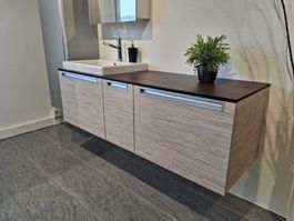 Badmöbelunterbau mit Becken und Armatur