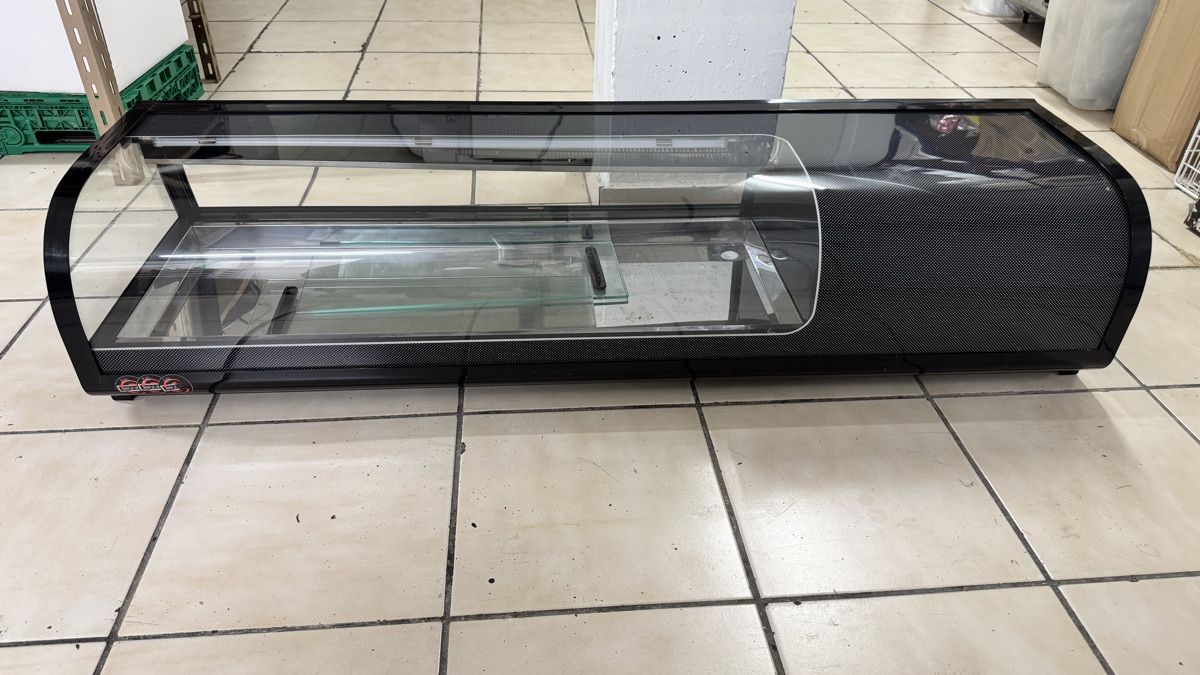 Ggm Gastro Kühlschrank: Vitrine réfrigérée  – Neu (gemäss Beschreibung) aus Peseux von ola_psb6 1